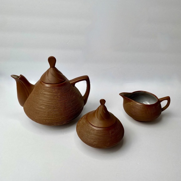 Vintage Pigeon Forge Pottery 3 Pc Set Pitcher with Creamer and Decor Signed - Picture 7 of 7